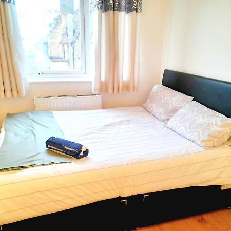 6 Bed House 3 Bathrooms Good Transport Links To London, Free Parking Exterior foto