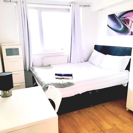 6 Bed House 3 Bathrooms Good Transport Links To London, Free Parking Exterior foto
