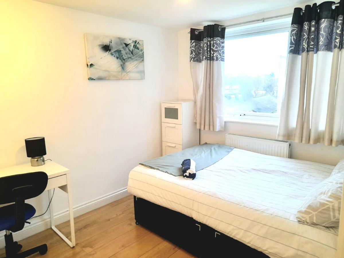 6 Bed House 3 Bathrooms Good Transport Links To London, Free Parking Exterior foto